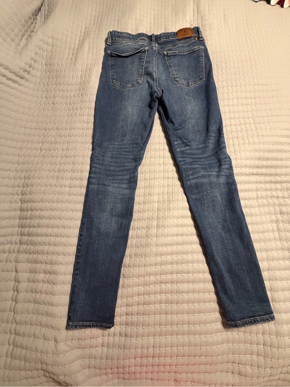 Lucky Brand Blue Denim skinny Jeans - Medium Wash mid/low rise 6/28 - Picture 6 of 6